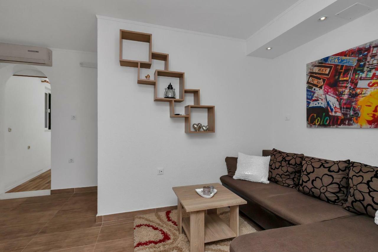 Apartmani Mona Makarska Esterno foto