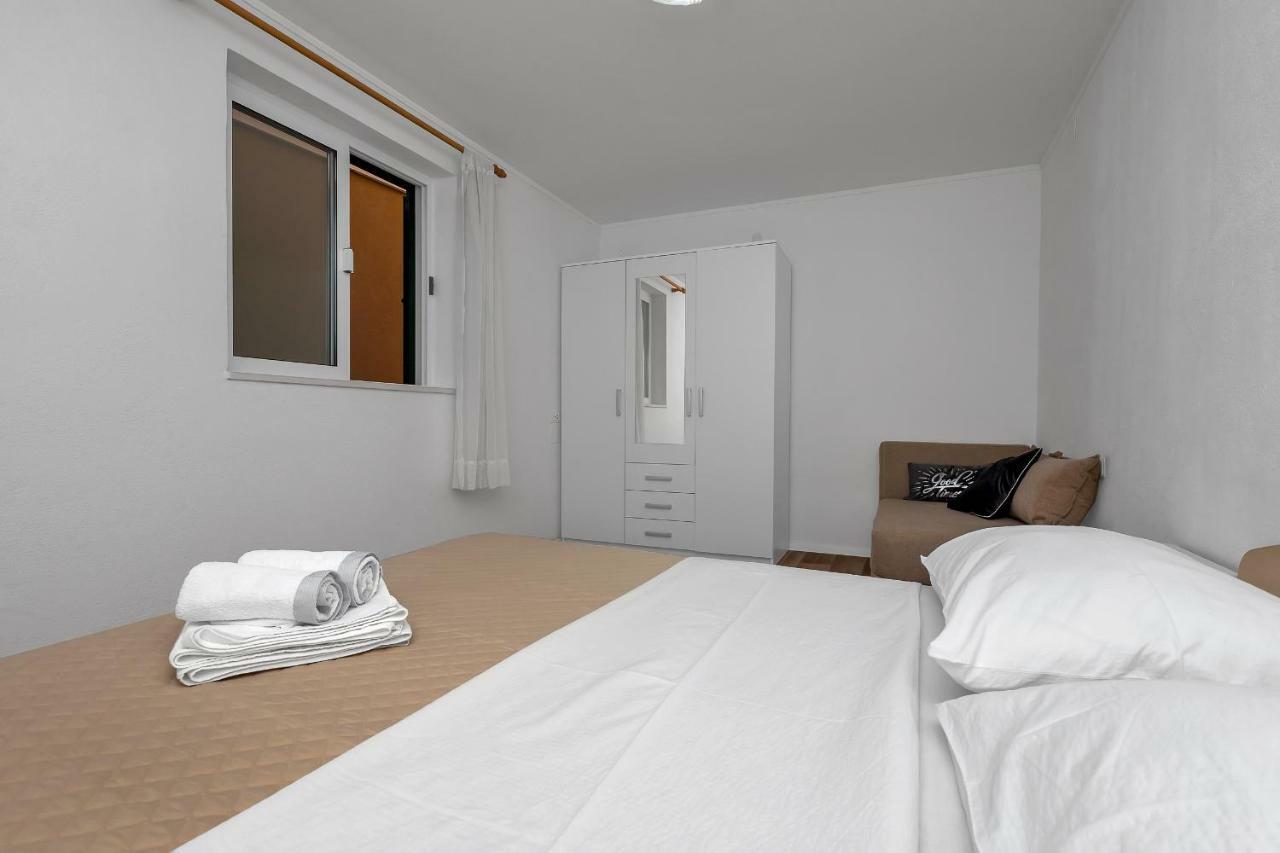 Apartmani Mona Makarska Esterno foto
