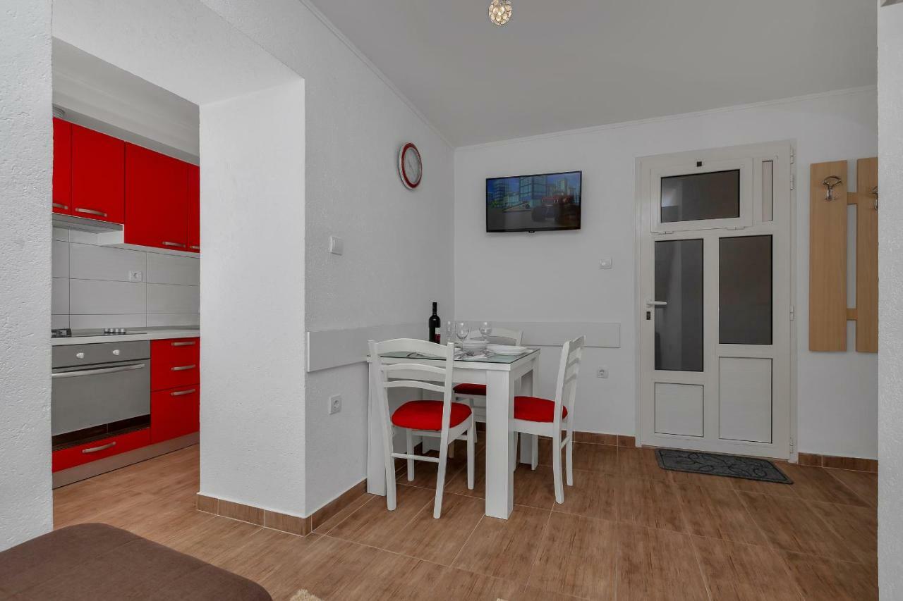 Apartmani Mona Makarska Esterno foto