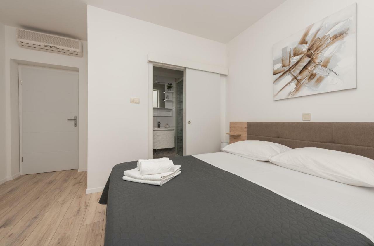 Apartmani Mona Makarska Esterno foto