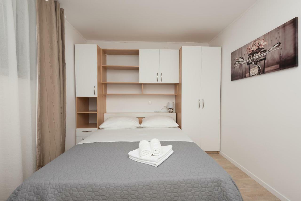 Apartmani Mona Makarska Esterno foto