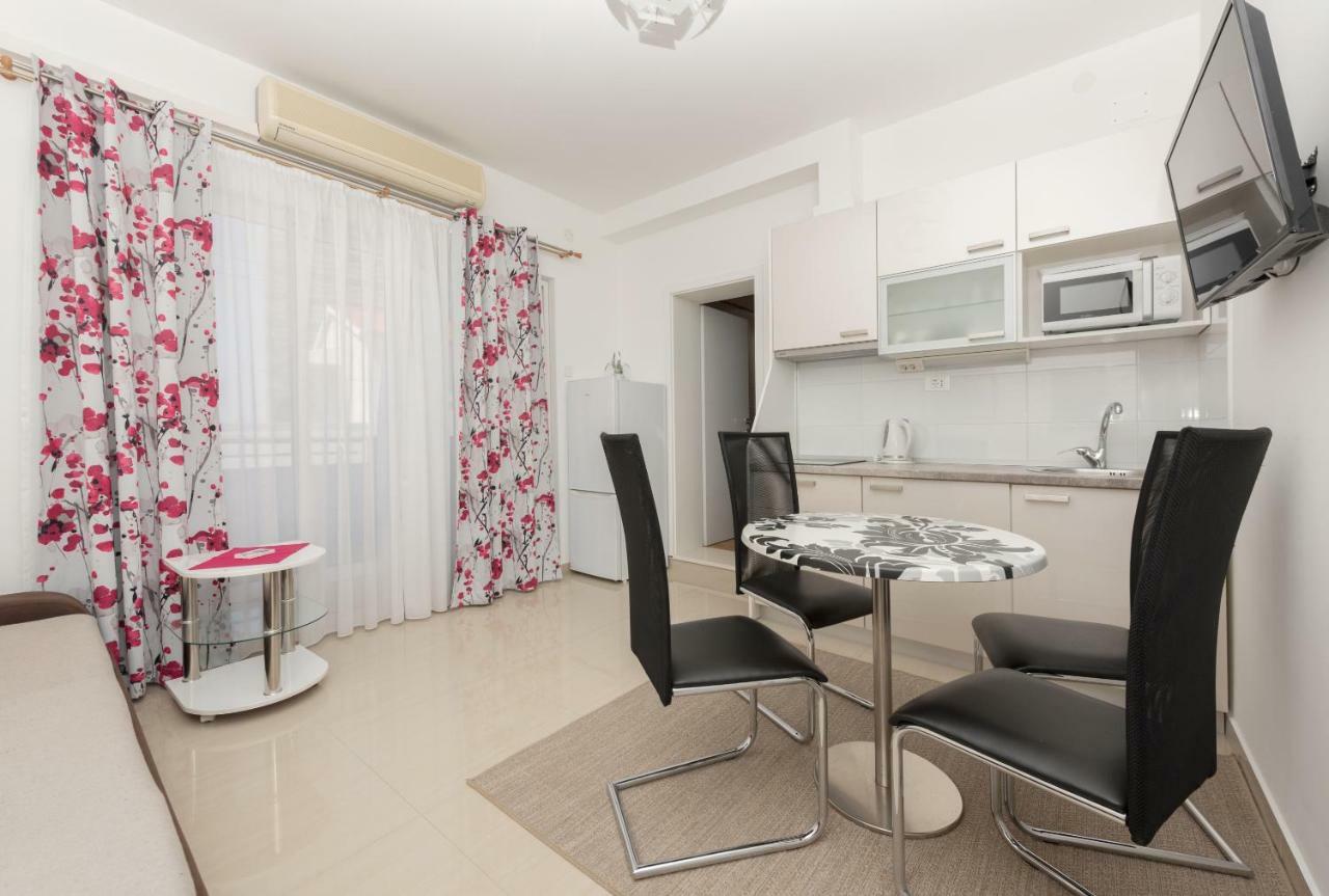 Apartmani Mona Makarska Esterno foto