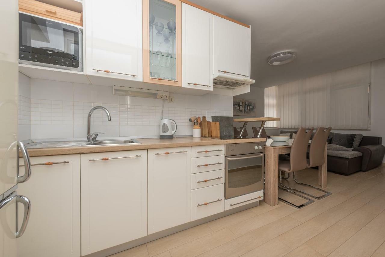 Apartmani Mona Makarska Esterno foto