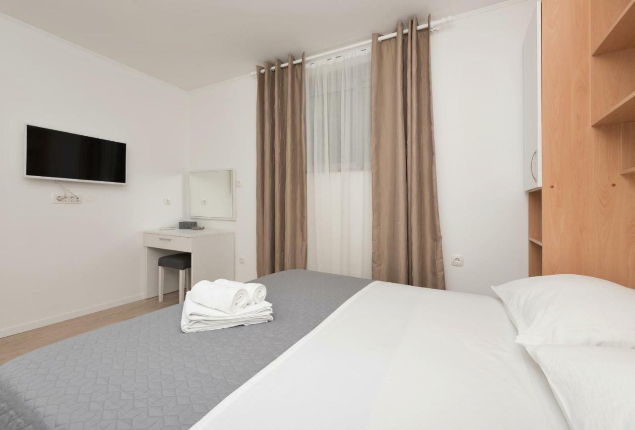 Apartmani Mona Makarska Esterno foto