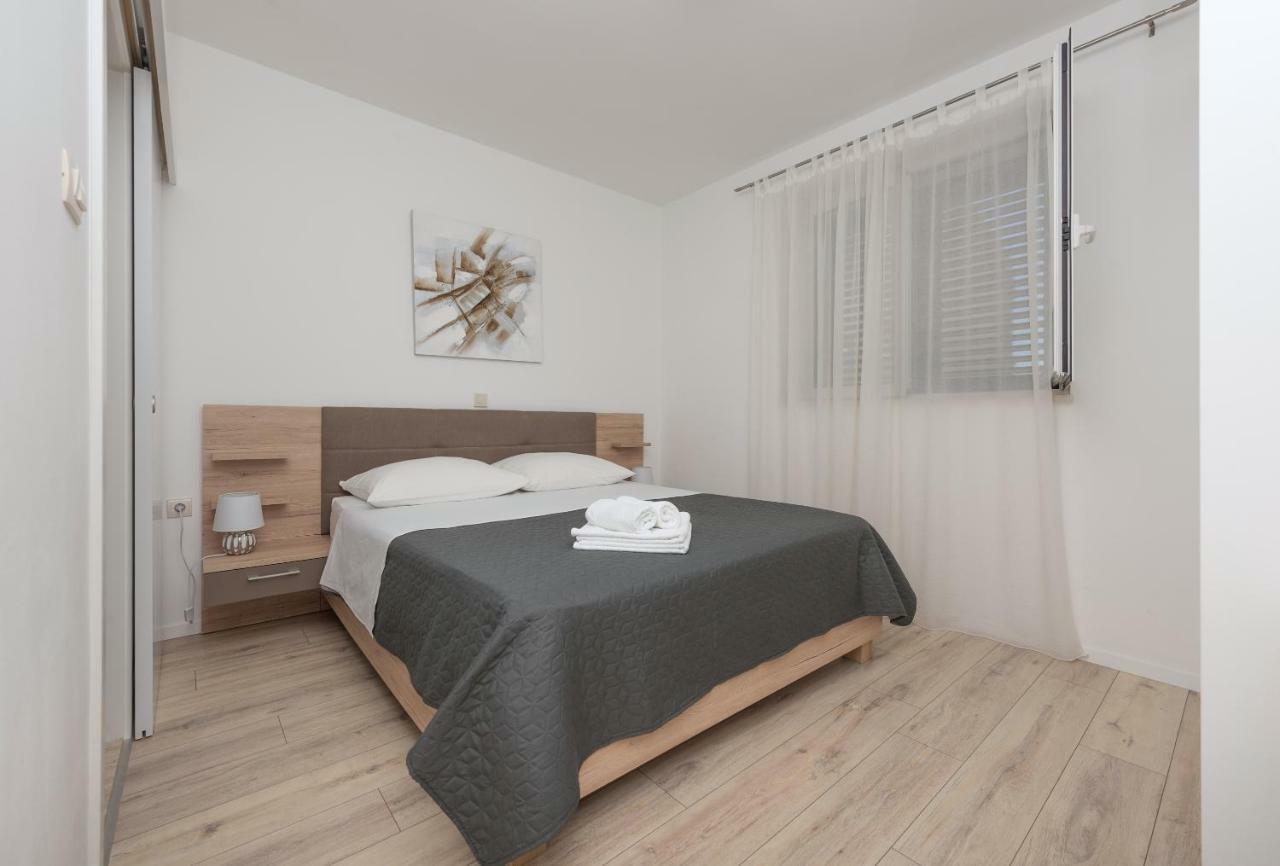 Apartmani Mona Makarska Esterno foto