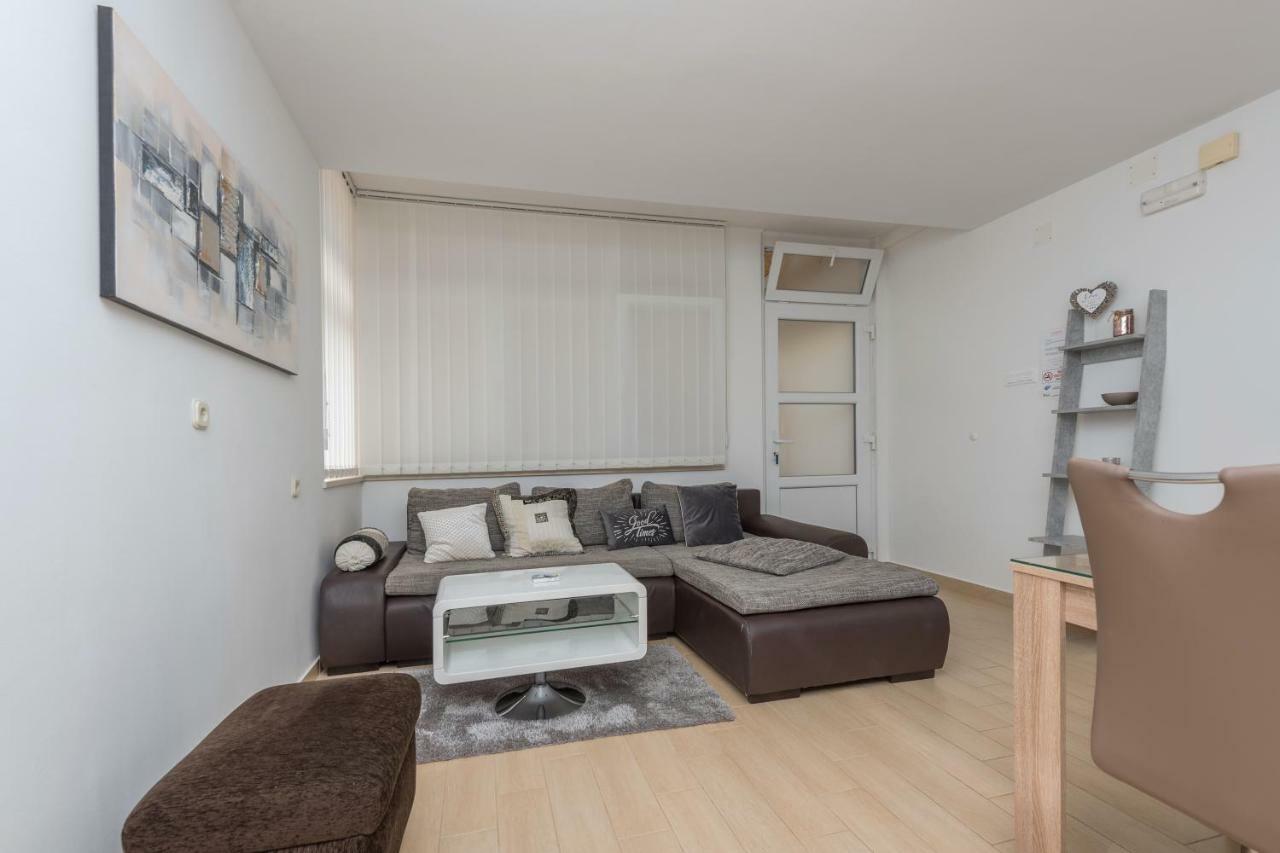 Apartmani Mona Makarska Esterno foto