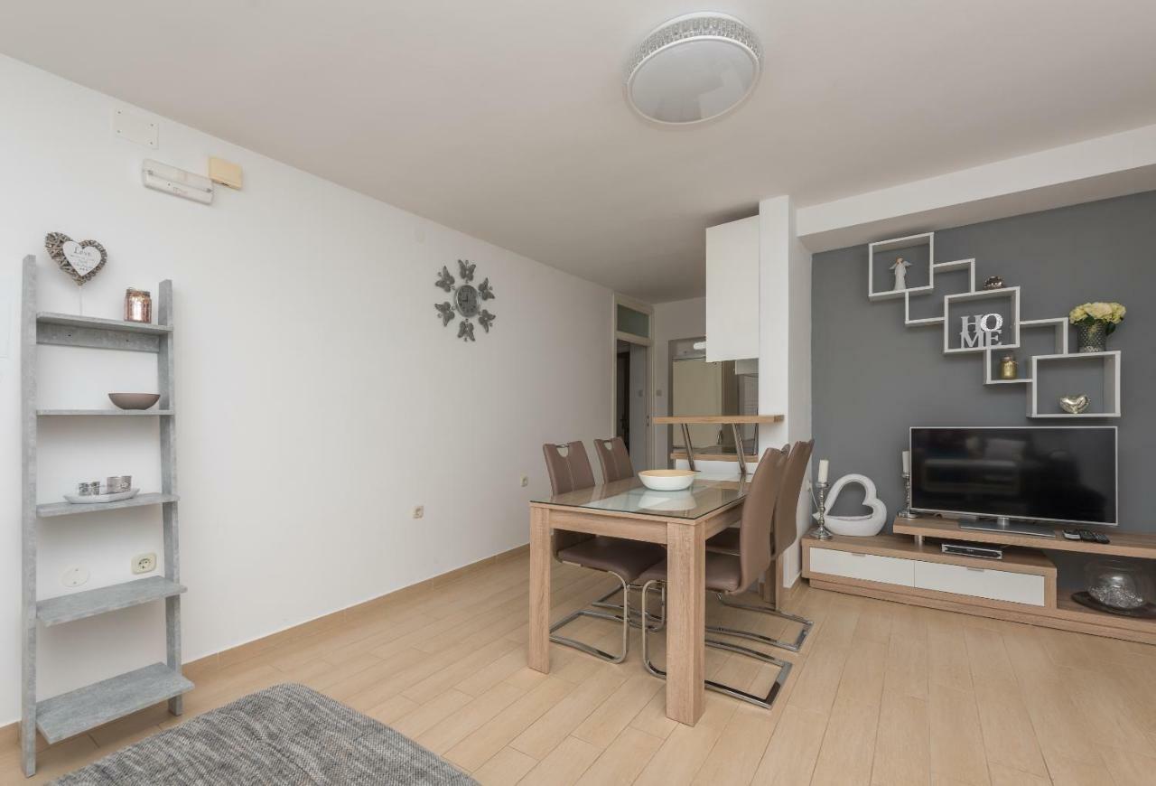 Apartmani Mona Makarska Esterno foto