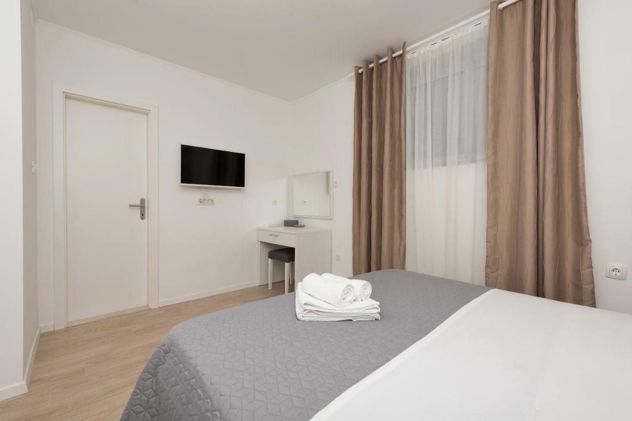 Apartmani Mona Makarska Esterno foto