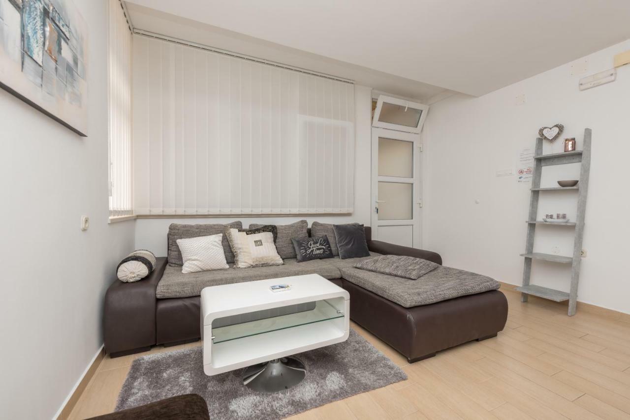 Apartmani Mona Makarska Esterno foto