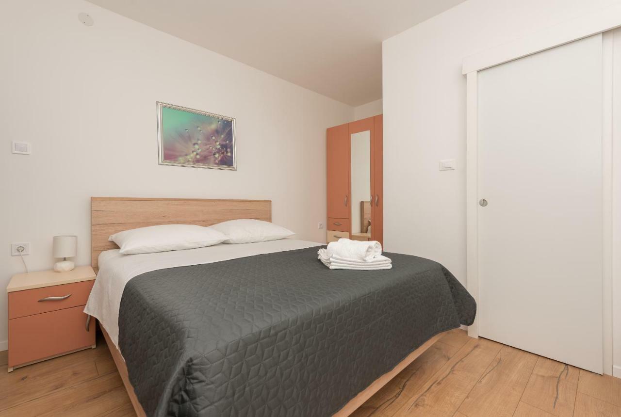 Apartmani Mona Makarska Esterno foto